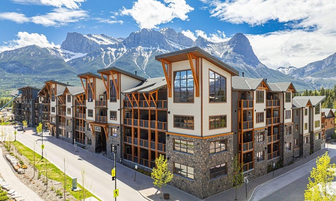 Canmore Condo | Spring Creek King Suite at White Spruce Lodge