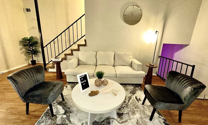 Fondren House | Spring Getaway 5 minutes away from Hospital