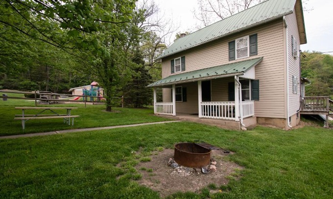 New Holland Resort | Spring Gulch Country House 9