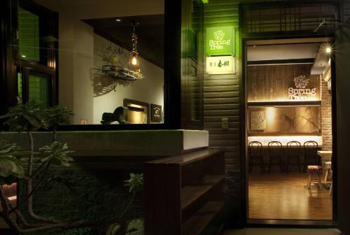 Dongshan Bed & Breakfast | Spring Tree