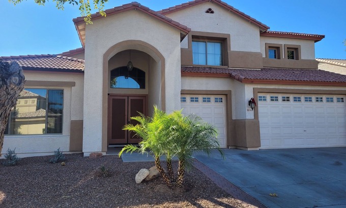 Greer Ranch House | Spring Trng ! Pet Fr 4 BR 2.5 Ba 3387 Sqft High-End Home, Lg pool, Heated Spa.