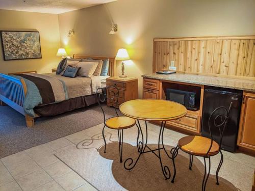 Prudenville House | Springbrook Inn Cedar Trail