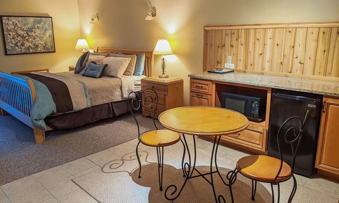 Prudenville Bed & Breakfast | Springbrook Inn Cedar Trail
