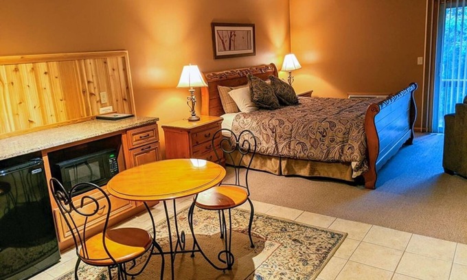 Prudenville Bed & Breakfast | Springbrook Inn Hartwick Pines