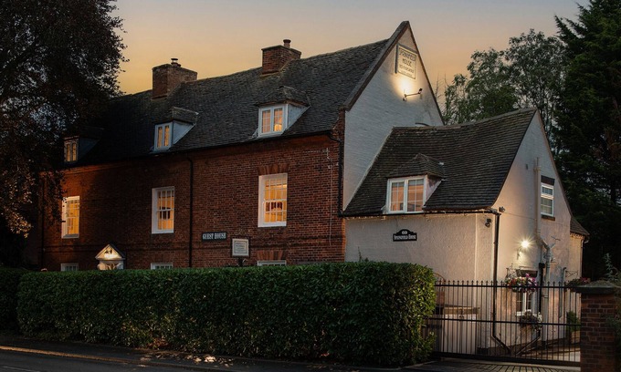 Coleshill House | Springfield House - Birmingham Airport & NEC