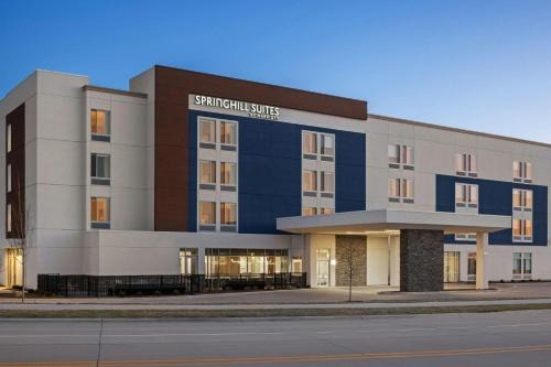 Bettendorf Hotel | SpringHill Suites by Marriott Bettendorf