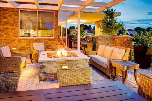 Carle Place Hotel | SpringHill Suites by Marriott Carle Place Garden City