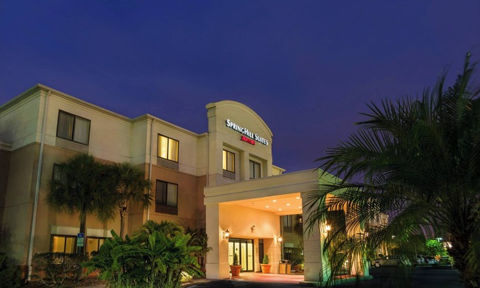 Feather Sound Hotel | SpringHill Suites by Marriott St. Petersburg Clearwater