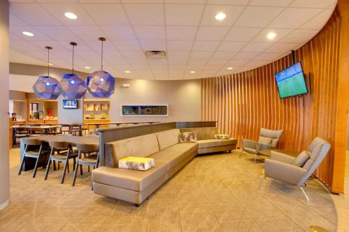 Lawrence Hotel | SpringHill Suites by Marriott Lawrence Downtown