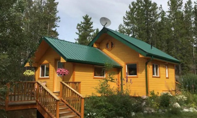 Whitehorse Ski Chalet | Springhills Cabin at Hot Springsn