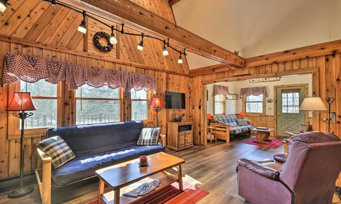 Springwater House | Springwater Cabin Near Hiking, Lakes, and Vineyards