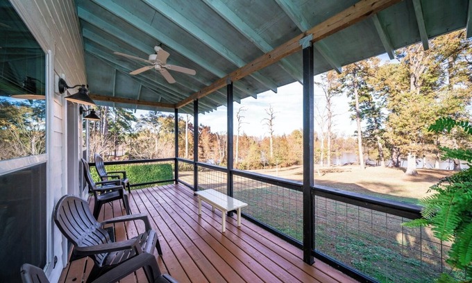 Ore City Cottage | Sproul Lakeside Cottage, 1 Bedroom Plus Loft on Lake O' the Pines, ADA