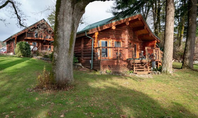 Stevenson Cabin | Spruce Cabin at Wilder and Pine Riverside Cabins