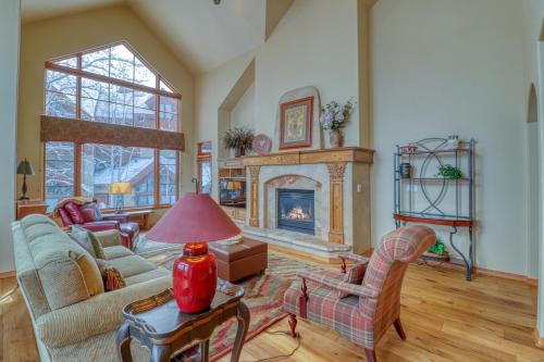 Edwards Apartment | Spruce Tree Lodge #208