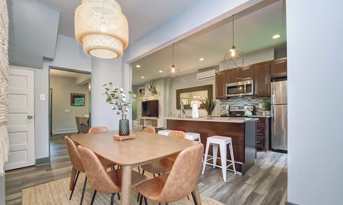 Squirrel Hill South House | Sq. Hill 🏡 Frick Park 🚵‍♀️ Parking 👑 King Bed