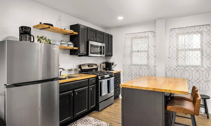 Washington House | Square Haven & The Green Door - Entire Home