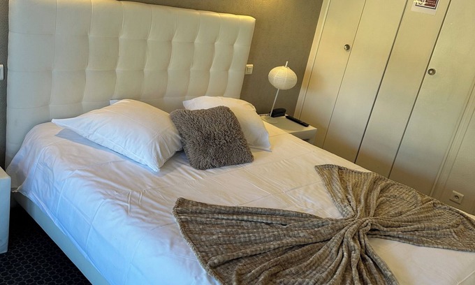 Aurillac Hotel | Square Hotel