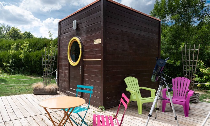Bar-sur-Aube Cabin | Square of stars