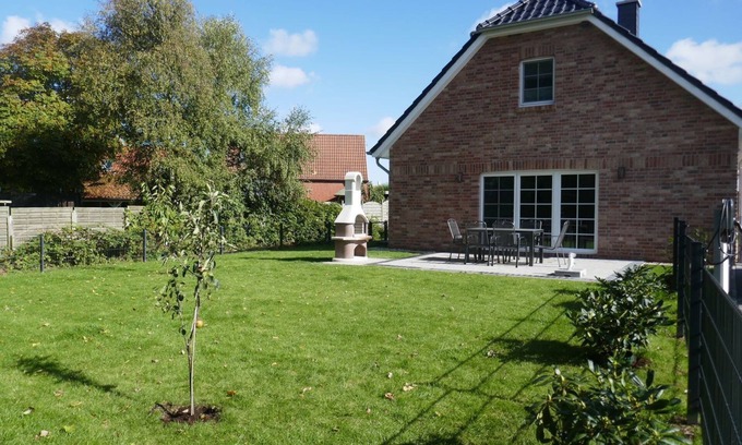 Hilgenriedersiel House | Stüürmanns Huus - Luxury 100sqm vacation home for 6 pers with sauna, fireplace & garden