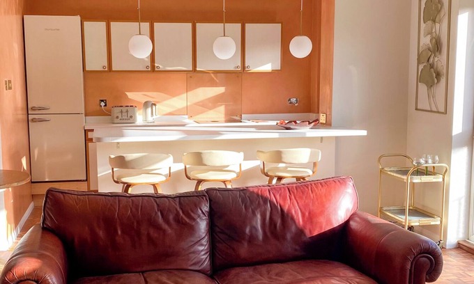 St Albans Apartment | St Albans Gem: Stylish Flat, Balcony, Easy Commute