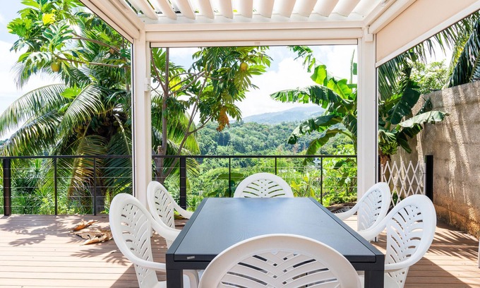 Papeete Villa | St Ame House Papeete with View & Pool