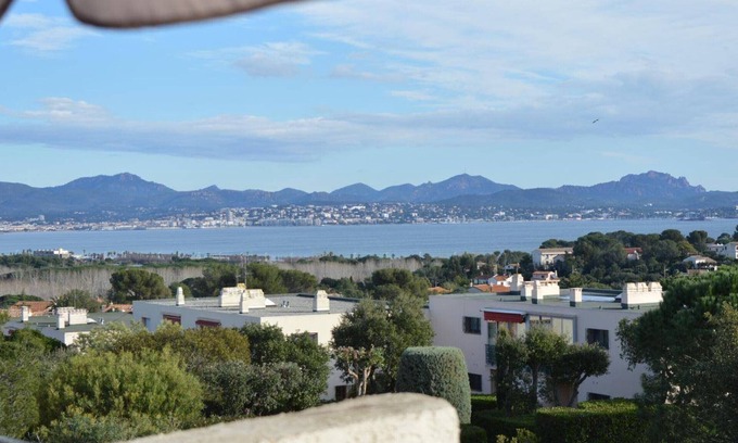 Saint-Aygulf Apartment | St-Aygulf: Mezzanine 4 pers, terrace, parking, washing machine, pets welcome