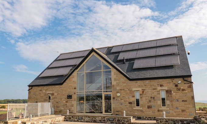 South Charlton Cottage | ST. CRUZ, with pool in Embleton