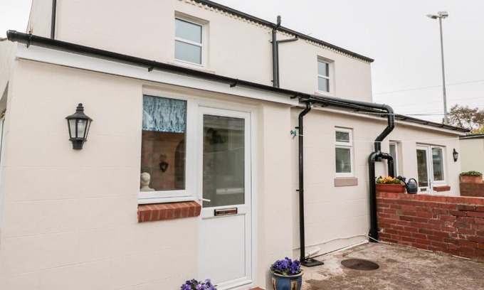 Berwick-upon-Tweed House | St Cuthbert's Cottage