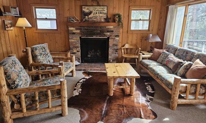 Nathrop Cabin | St. Elmo Cabin at Deer Valley Ranch - Geothermal Pools onsite!