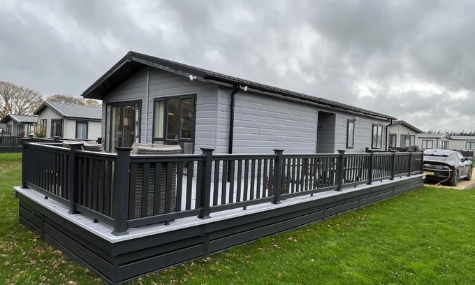 Ryde House | St Helens - Lodge - sleeps 4 - Pets Allowed - Pool
