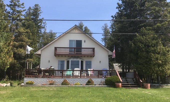 St Ignace House | St. Ignace close to Mackinac Island Private Beach / lake Front on Lake Michigan