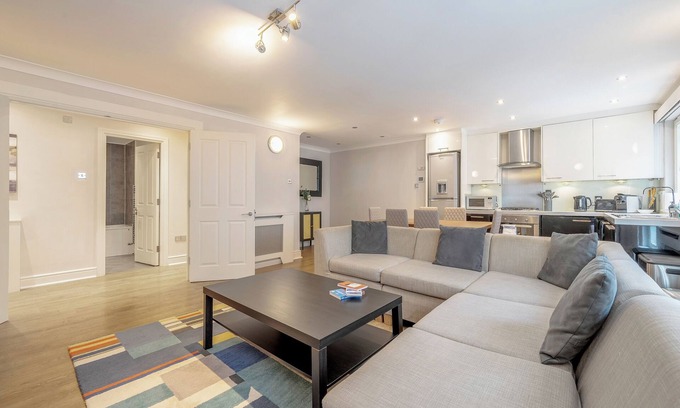 St James Apartment | St. James Square Sanctuary