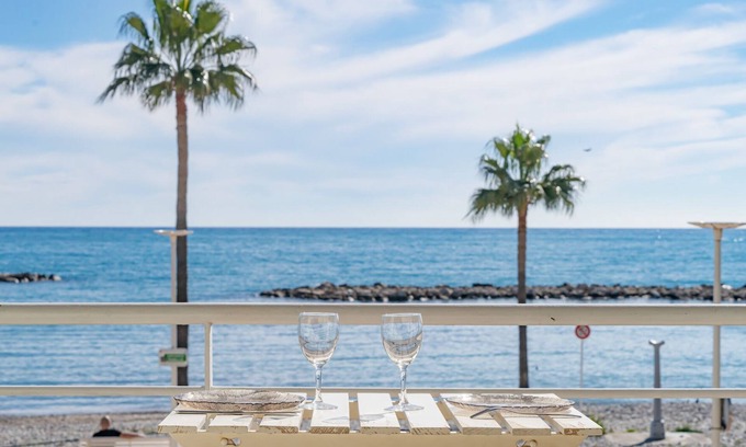 Saint-Laurent-du-Var Apartment | ST-LAURENT-DU-VAR - PRETTY 2 ROOMS BY THE SEA