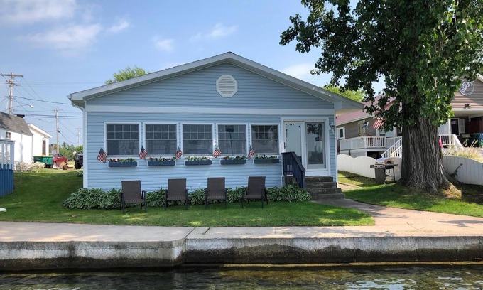 Fishers Landing Cottage | St. Lawrence Riverfront Cottage with Private Dock