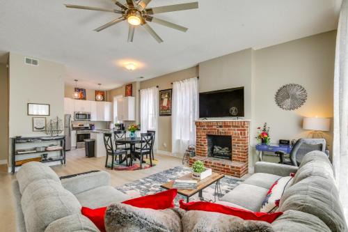 The Gate Apartment | St Louis Vacation Rental about 2 Mi to Downtown