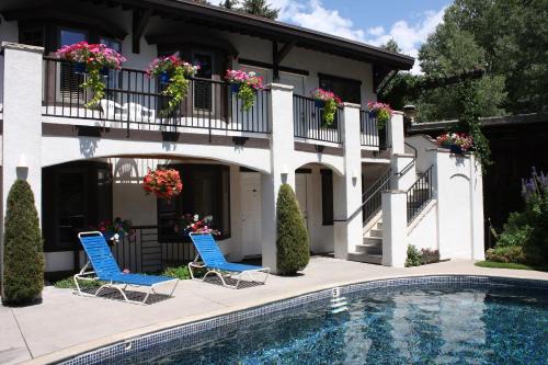 West End Cabin | St Moritz Lodge and Condominiums