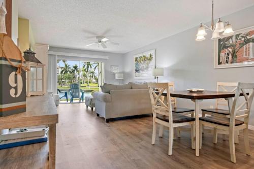 Isla del Sol House | St Pete Isla Vista Verde E 2 111 Pond View 2 2