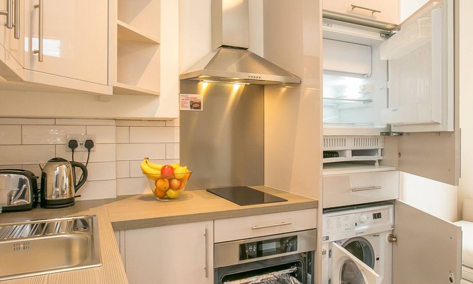 City Centre Dublin Apartment | St Stephen's Green Modern 1 bedroom modern apartment - sleeps 4