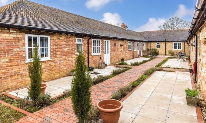Wimborne Apartment | Stable Block - a house that sleeps 5 guests in 3 bedrooms