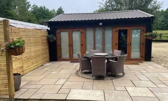 Horspath House | Stable lodge with cosy log fire