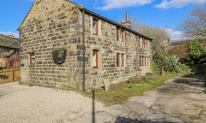 Todmorden Cottage | STABLES COTTAGE, character holiday cottage in Todmorden