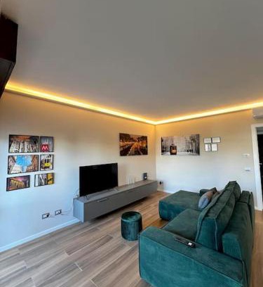 Quarto Cagnino Apartment | Stadio fiera ampio e luminoso alloggio con balcone