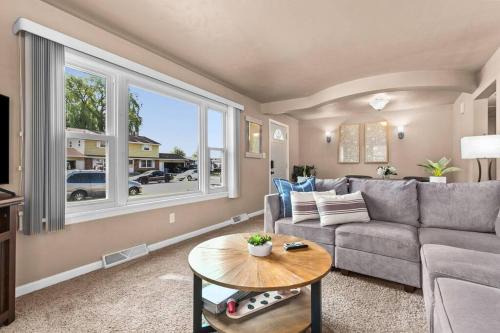 Green Bay House | Stadium District walking distance, Tailgate Garage