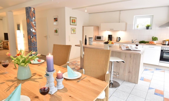 Flensburg Apartment | Stadtloft - shower room, WLAN, terrace, garden furniture, washing machine, TV