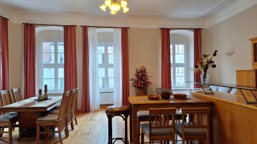 Bautzen Apartment | Stadtpalais Romantik-Suite 3 Zimmer maximal 6 Personen