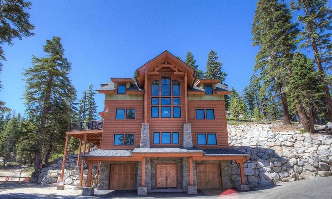 Tahoe Village House | Stage Coach Run by Lake Tahoe Accommodations