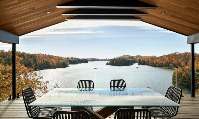 Val-des-Monts House | Staggering waterfront property on Lac Bataille