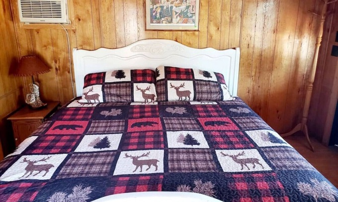 Tombstone House | Stampede Cabin #3 Tombstone