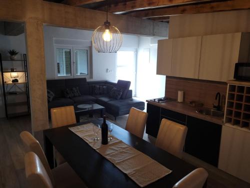 Siroki Brijeg Apartment | Stan na dan BOVKA