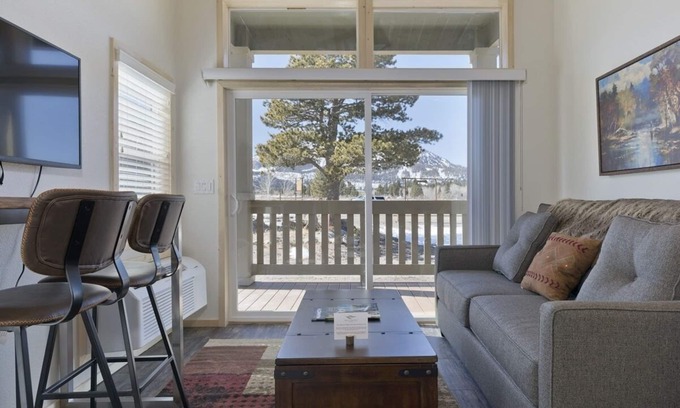 Mammoth Lakes Cabin | Stand-alone, Sequestered and Quiet - New and unique lodging in Mammoth Lakes